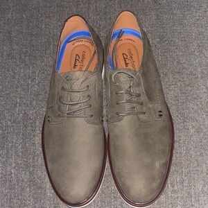 Clarks Men's Gray Oxfords